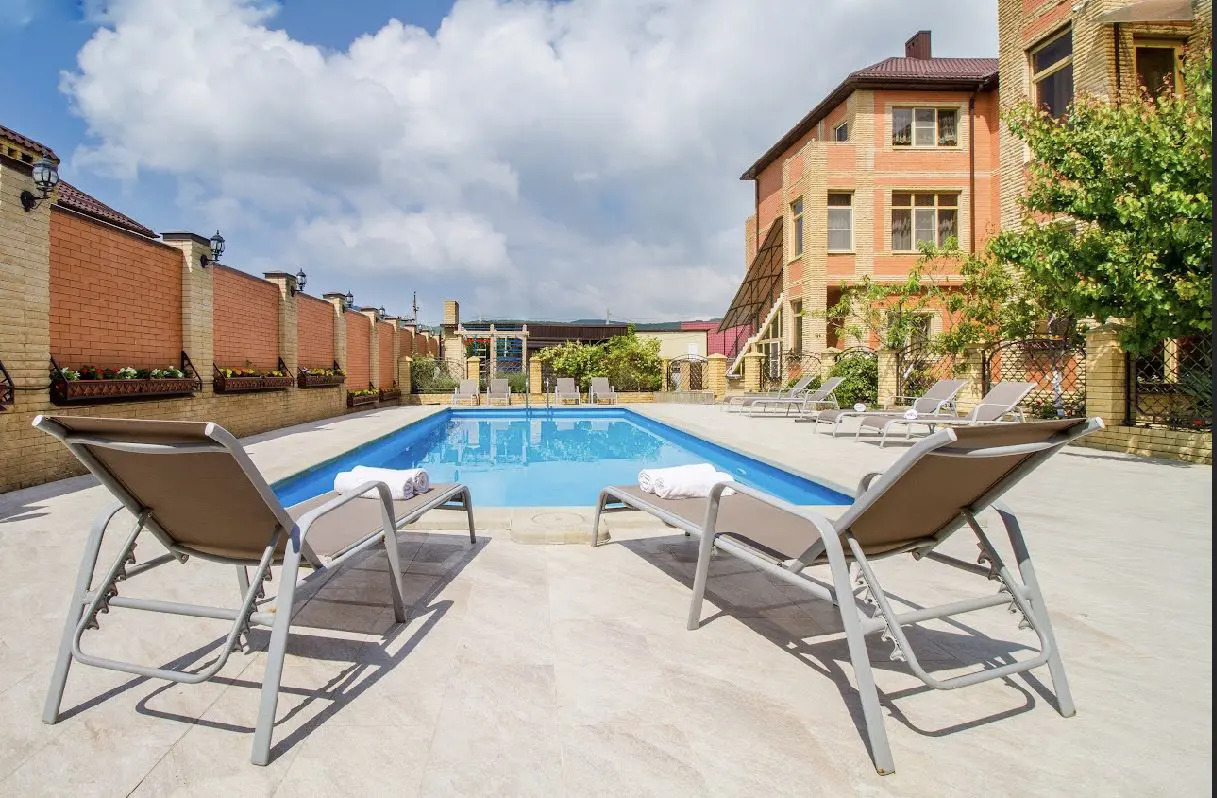 Вид на прилегающую территорию апарт-отеля Sokroma «ЭтоЮг» в Абрау-Дюрсо