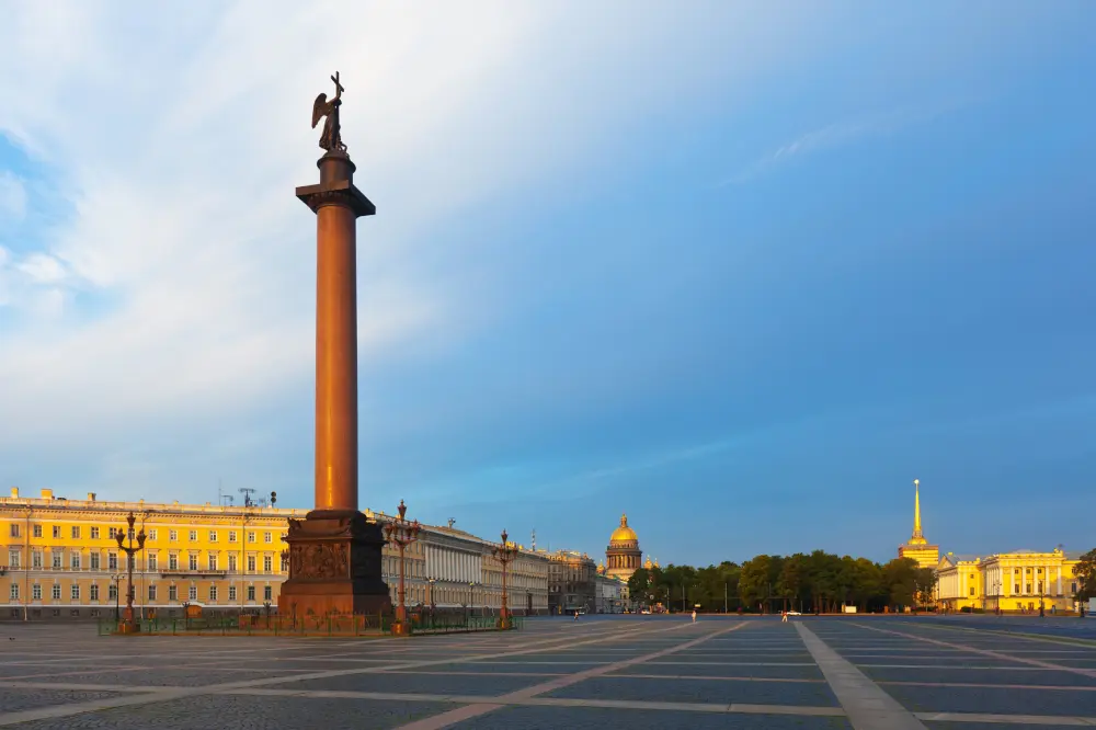 Дворцовая площадь в Петербурге фото