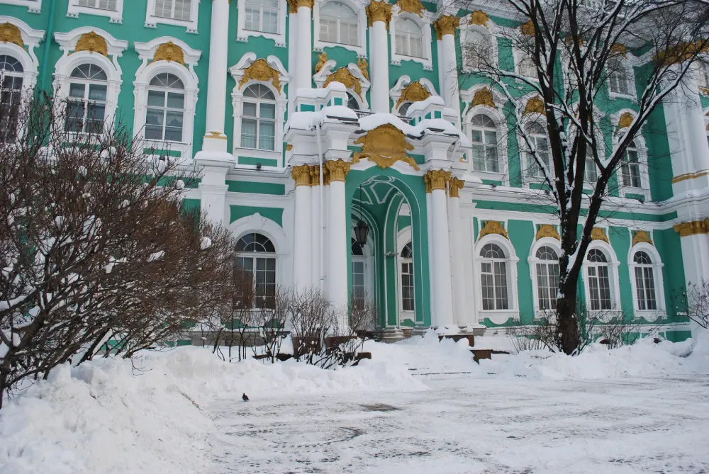 Вход в Эрмитаж в январе (Петербург)