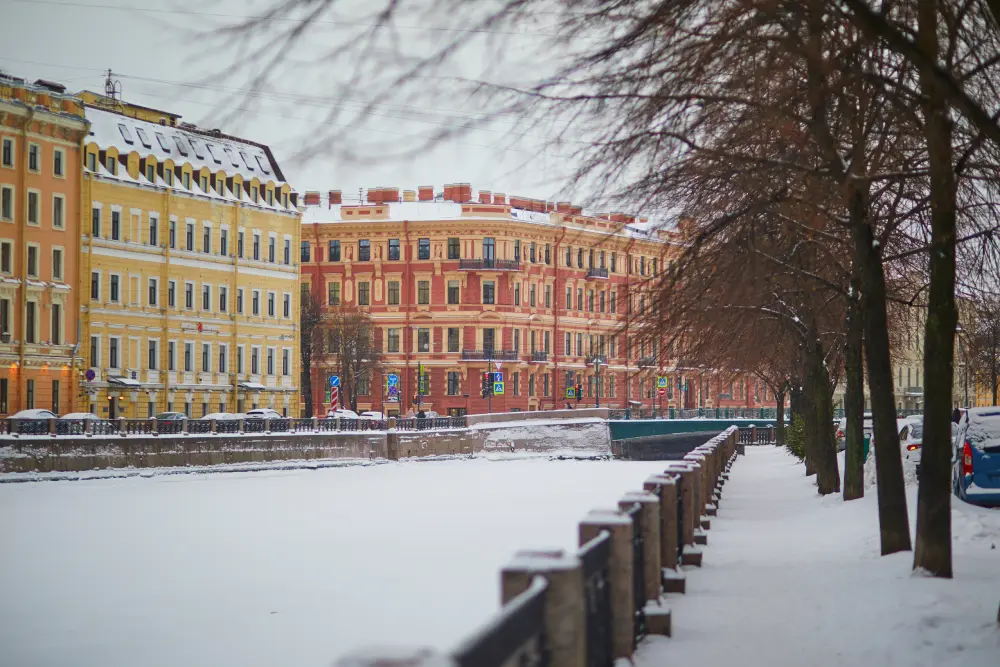 замершая река Мойка в Петербурге фото