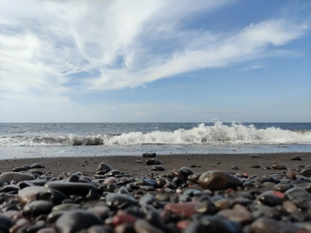 Галечный пляж Дюрсо на Черном море