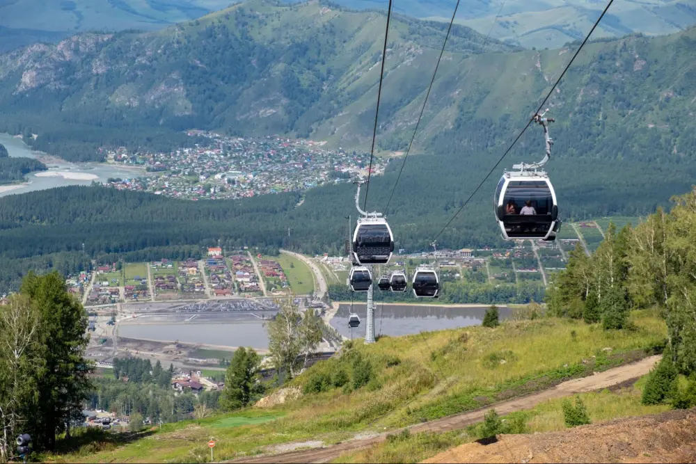 Канатная дорога в курорте Манжерок