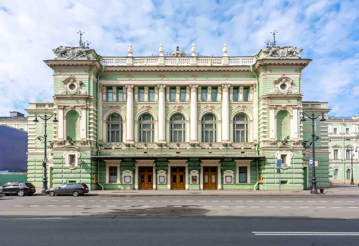 Мариинский театр – излюбленное место для ценителей искусства
