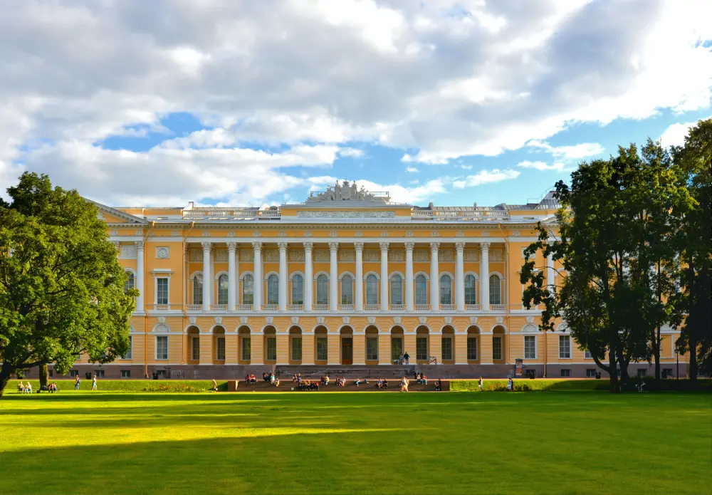 Михайловский дворец в Петербурге фото