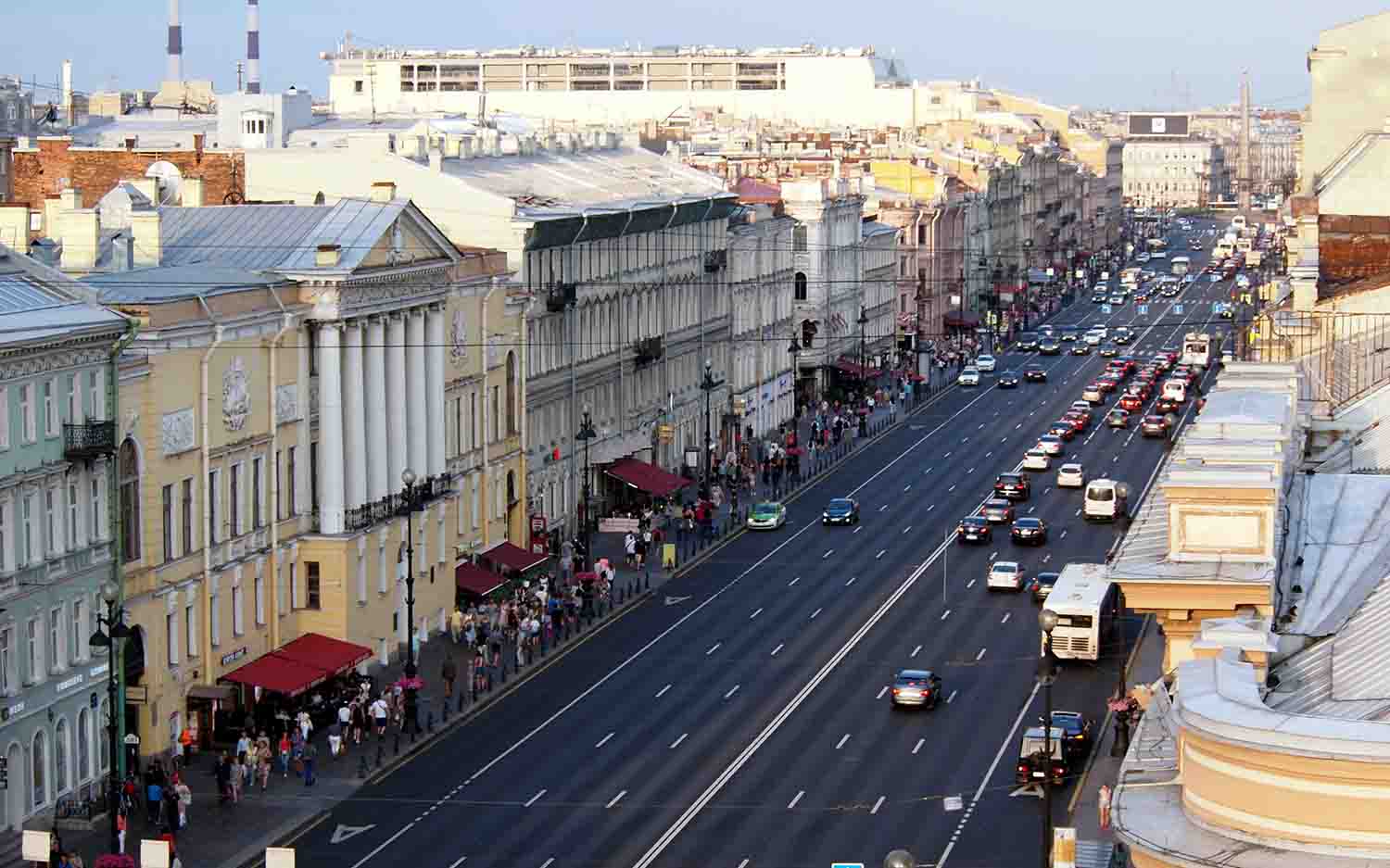 Невский проспект в Питере – променад для миллионов туристов