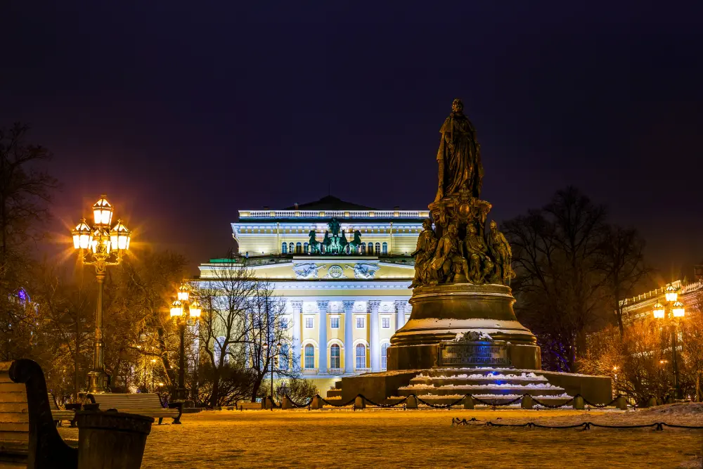 памятник Екатерине II в Петербурге фото