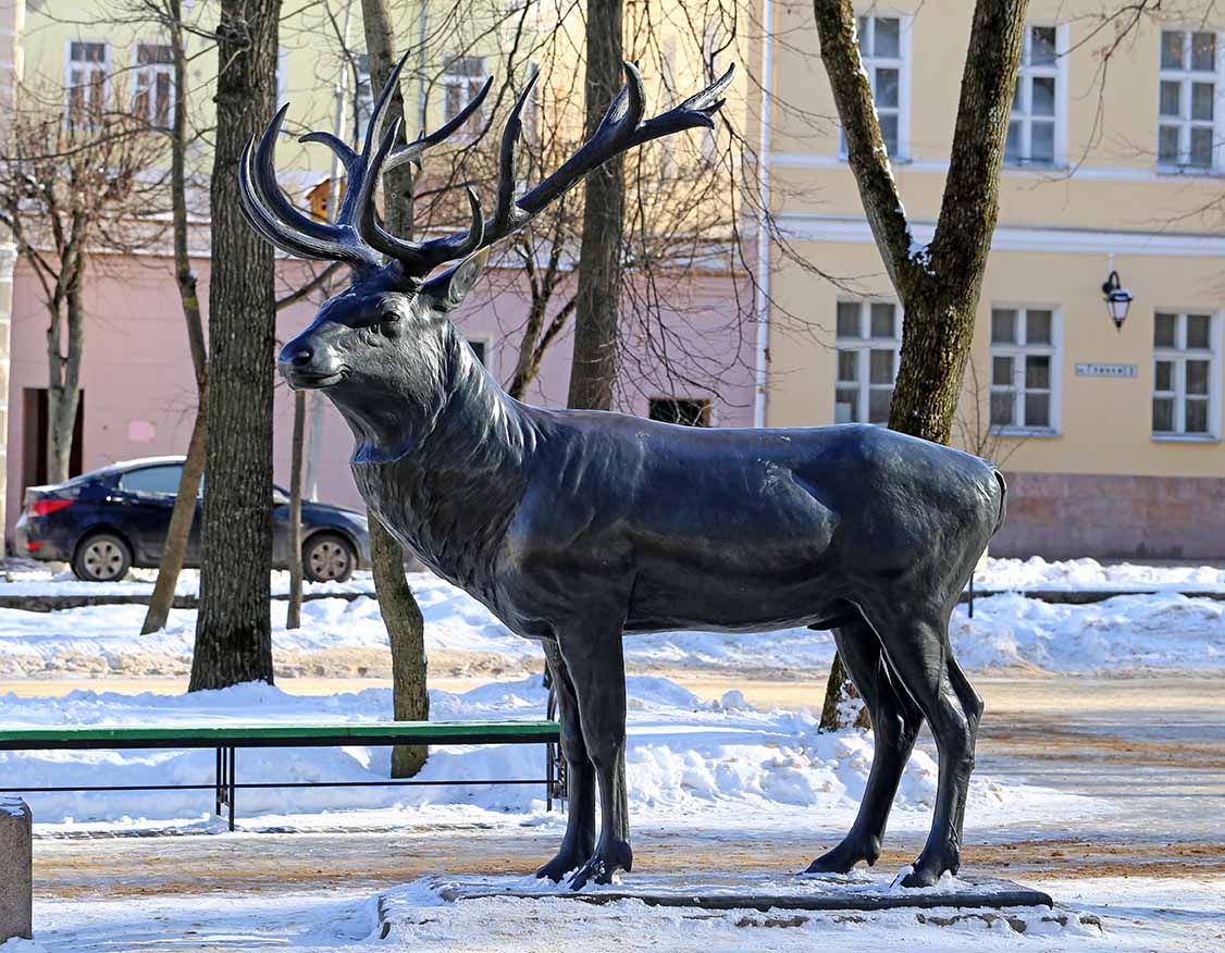 Памятник оленю в саду Блонье, Смоленск