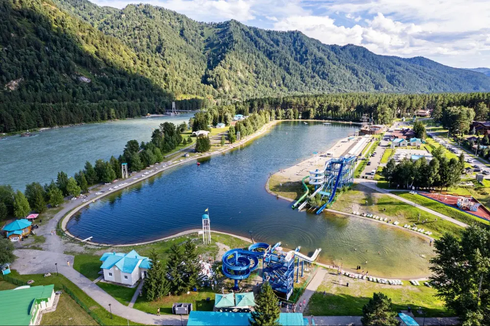 Чемальская ГЭС и зона отдыха