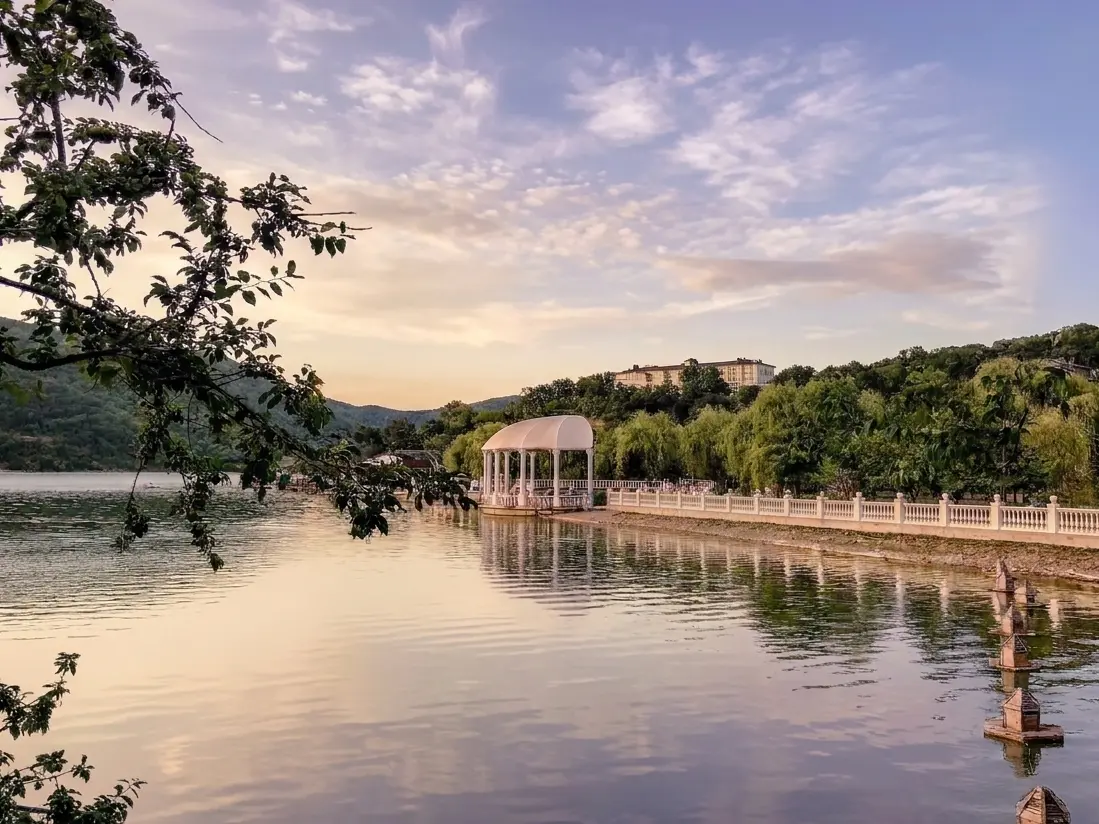 Абрау Дюрсо летом
