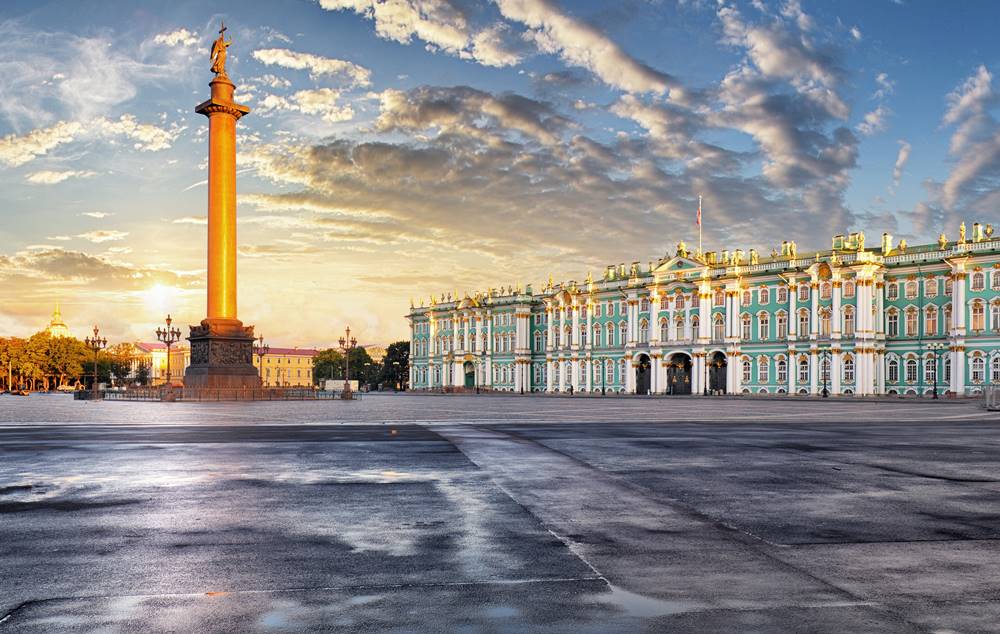 Дворцовая площадь в Санкт-Петербурге