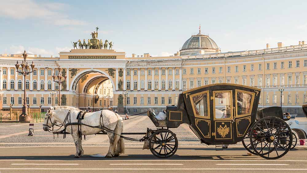Царская карета перед Зимним дворцом