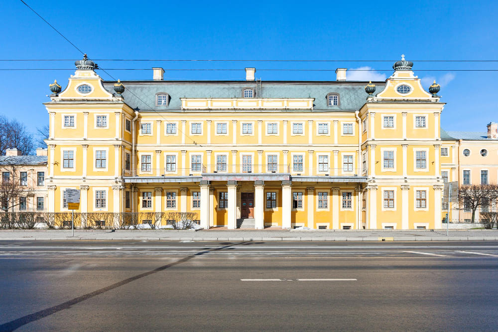 дворец Меньшикова в Петербурге фото
