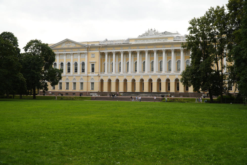 Михайловский дворец в Петербурге фото