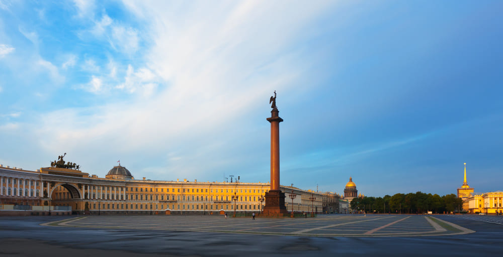 Дворцовая площадь в Петербурге фото