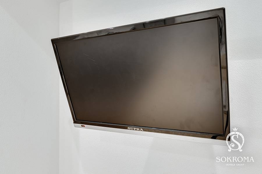 фото жк-телевизора на стене