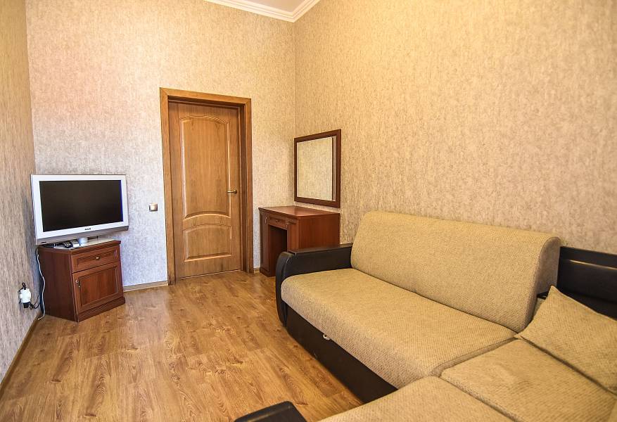 Двухкомнатный номер с балконом фото