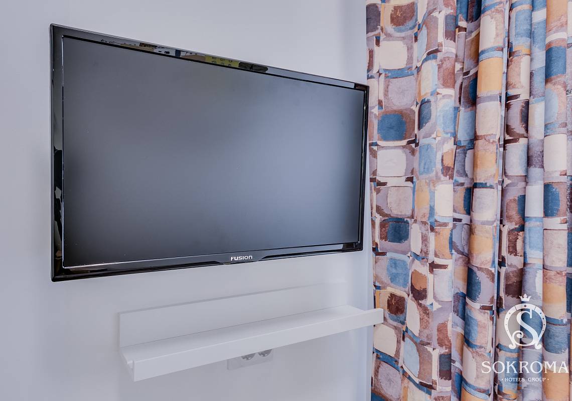 фото телевизора на стене