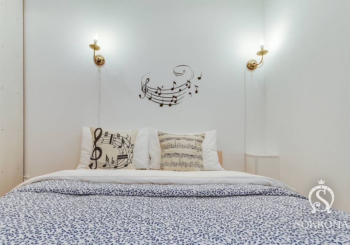 фото двуспальной кровати в студии №2 Sokroma Чайковский