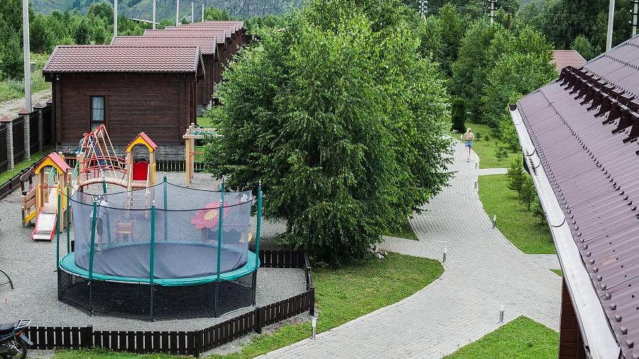 Детский батут на территории фото