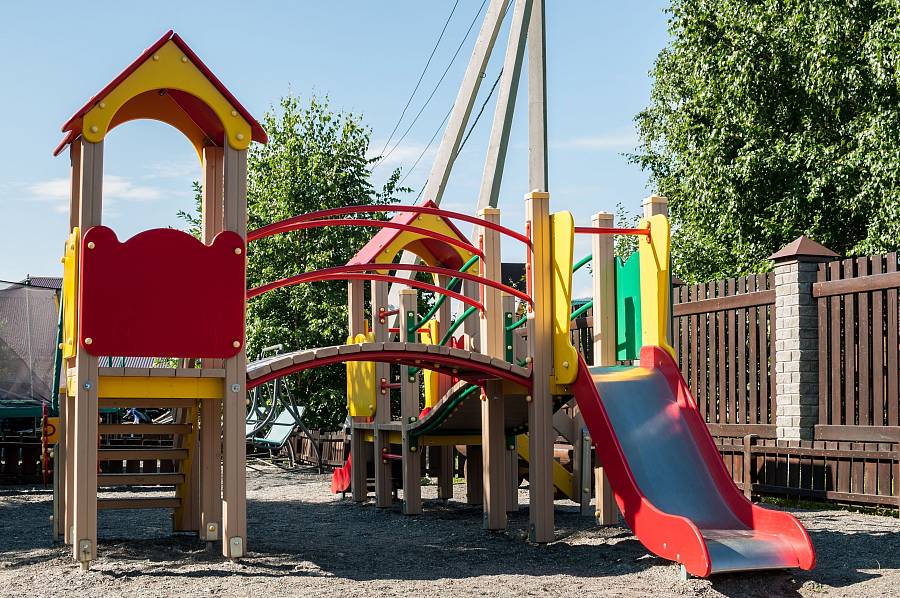 Детская площадка на территории фото