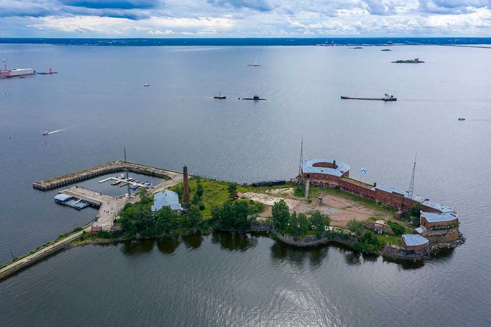 Форт Петра Первого в водах Финского залива - цитадель в Кронштадте