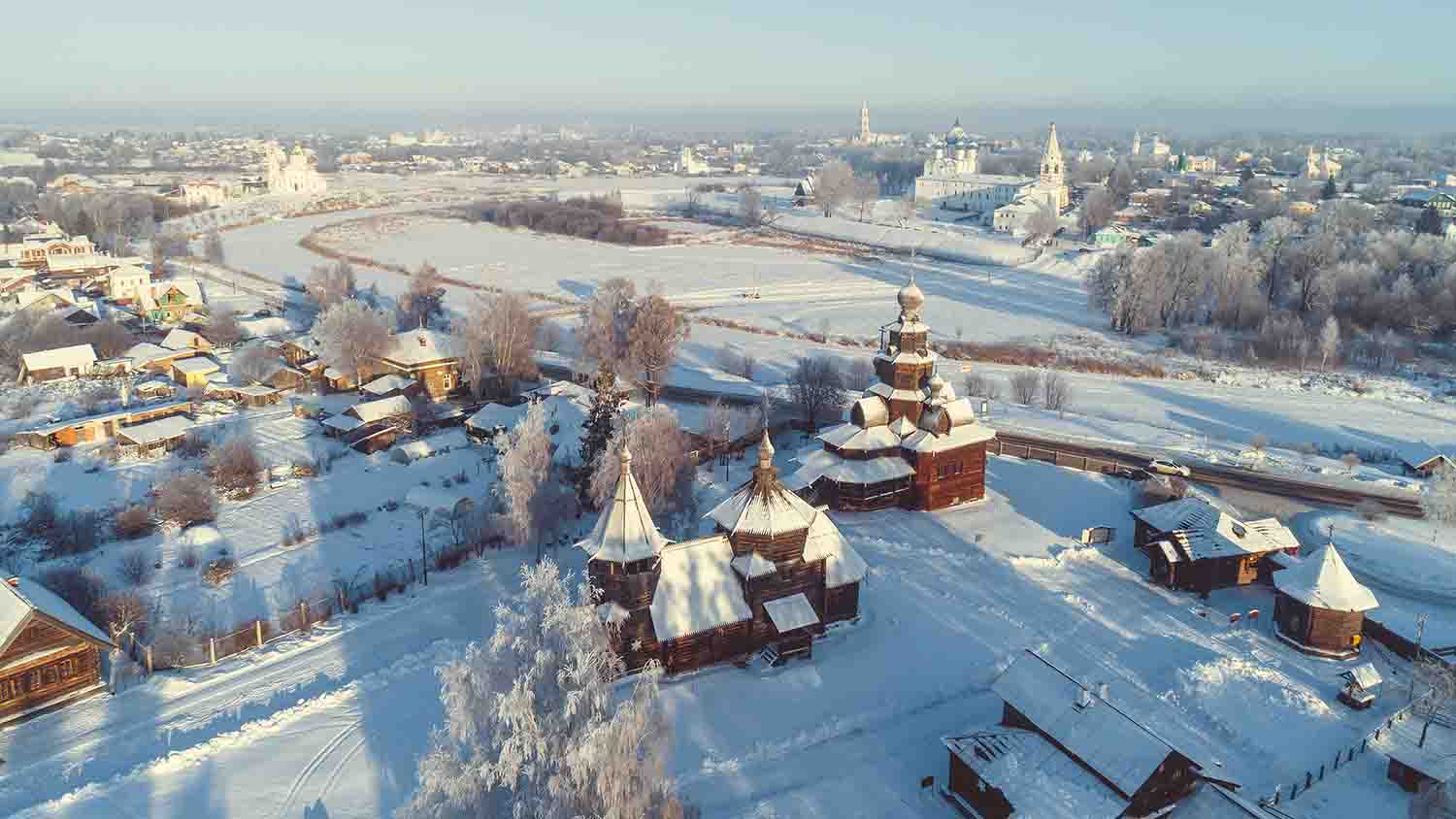 Снежная русская зима в Суздале